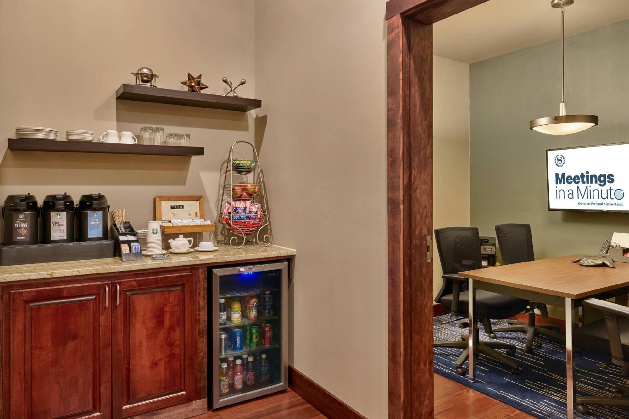 Sheraton Airport Hotel 3*
