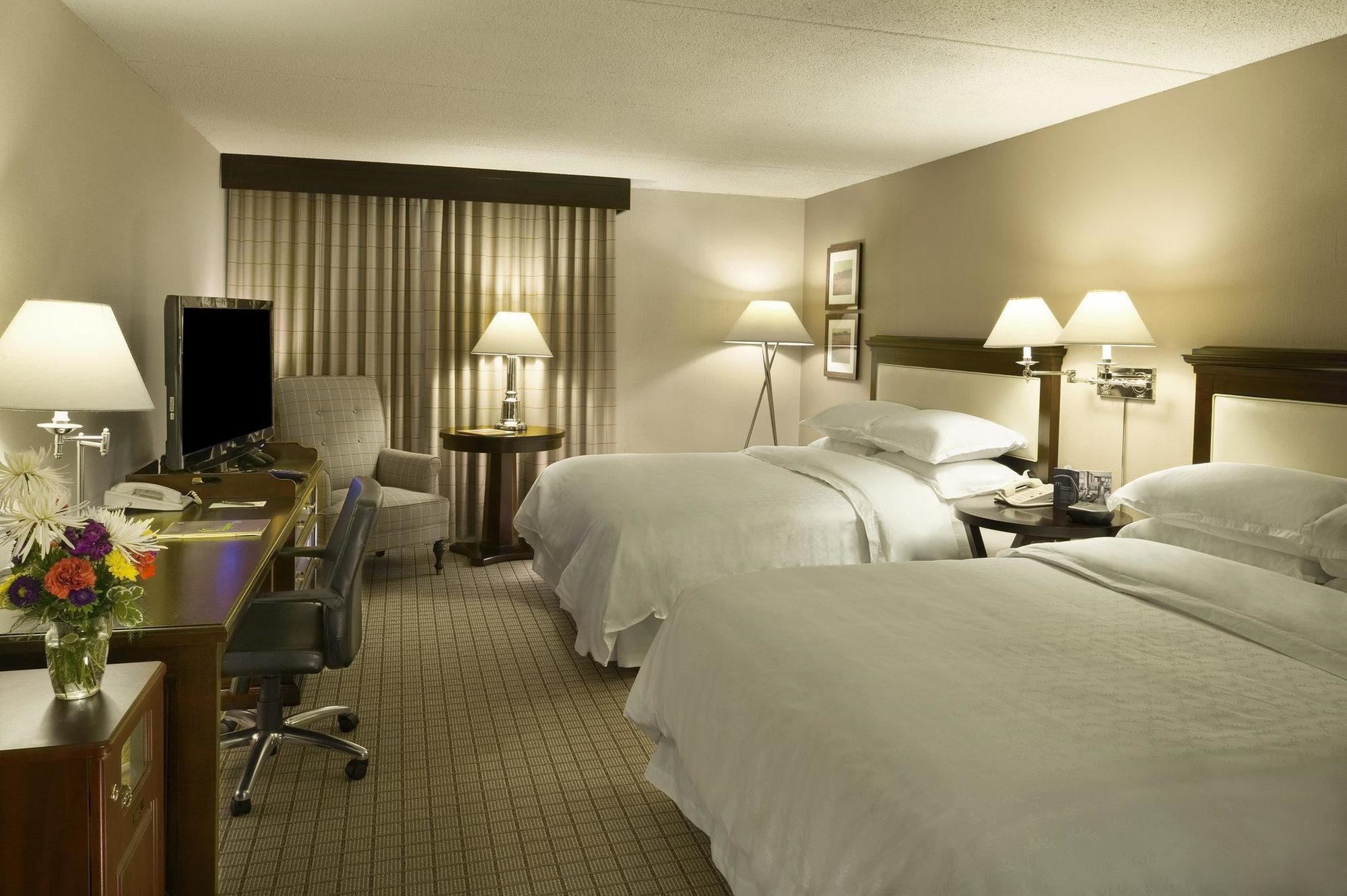 Sheraton Airport Hotel 3*
