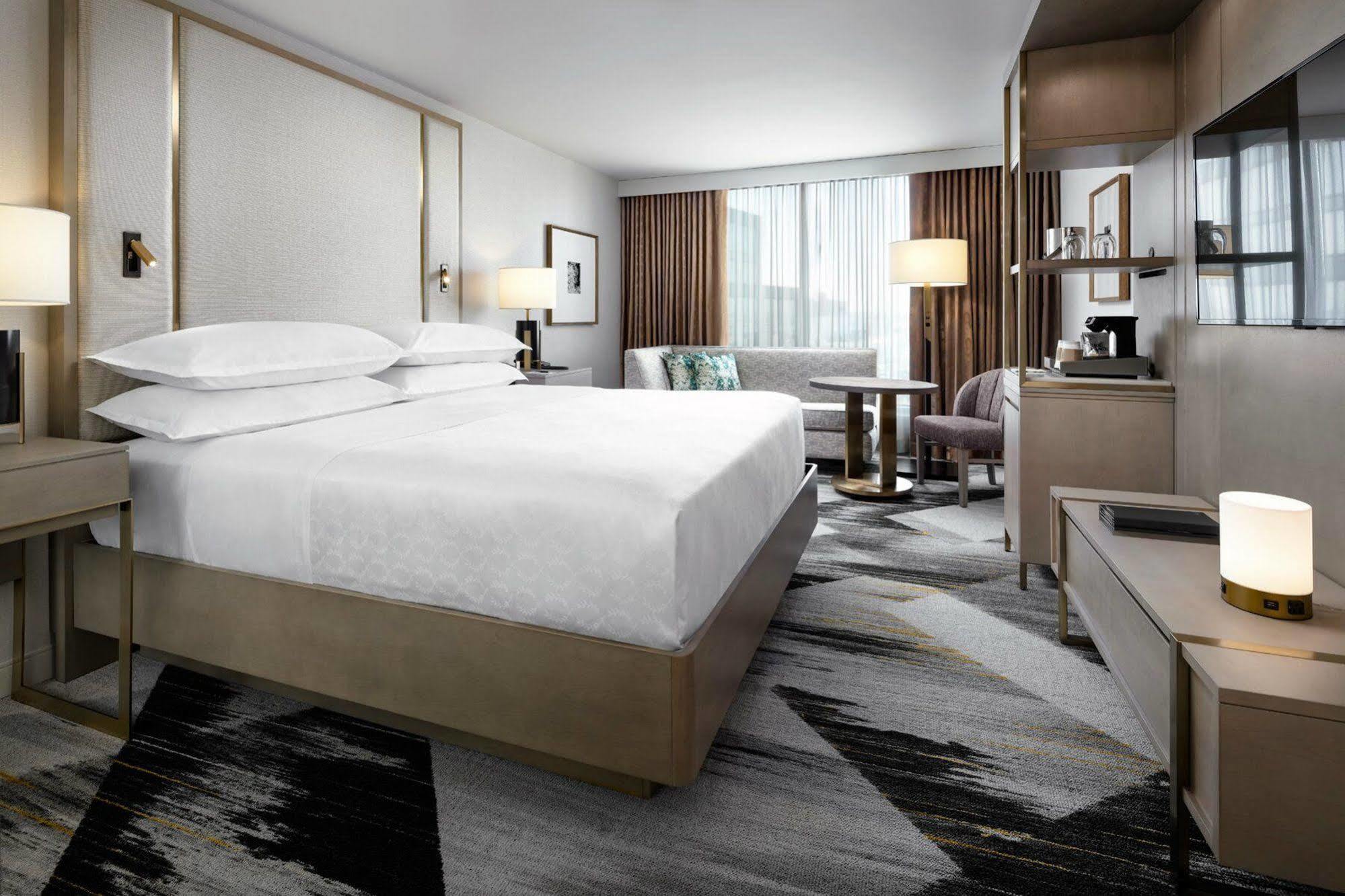 Hotel Sheraton Airport 3*